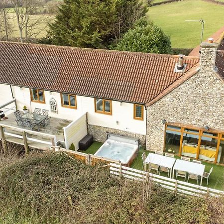 הוילה בריסטול The West Barn Near Bath, Sleeps 24 And 2 Hot Tubs מראה חיצוני תמונה