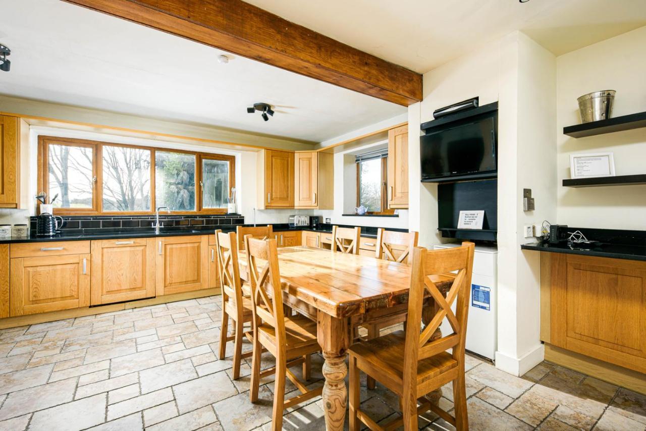 הוילה בריסטול The West Barn Near Bath, Sleeps 24 And 2 Hot Tubs מראה חיצוני תמונה