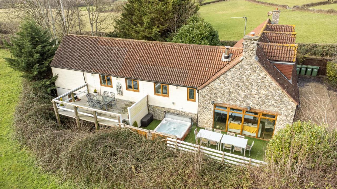 הוילה בריסטול The West Barn Near Bath, Sleeps 24 And 2 Hot Tubs מראה חיצוני תמונה