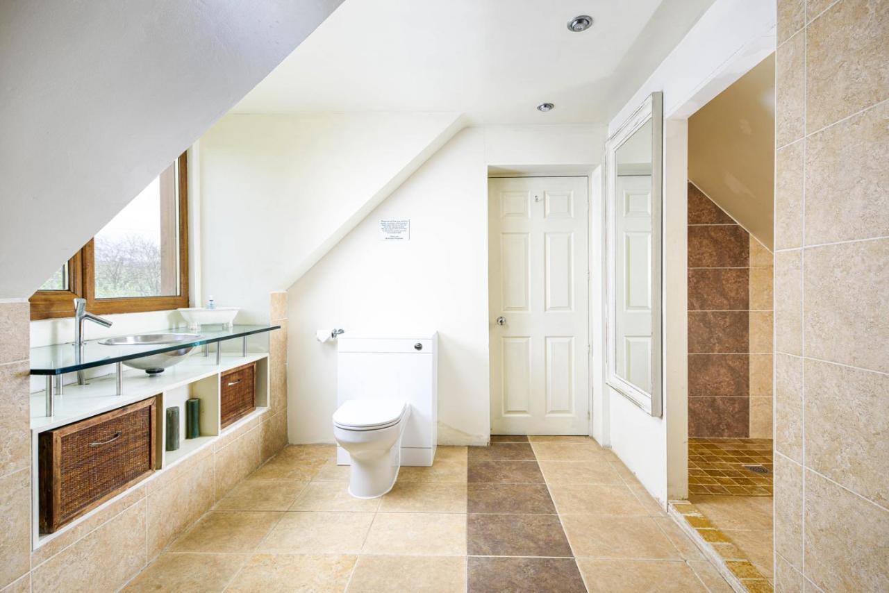 הוילה בריסטול The West Barn Near Bath, Sleeps 24 And 2 Hot Tubs מראה חיצוני תמונה