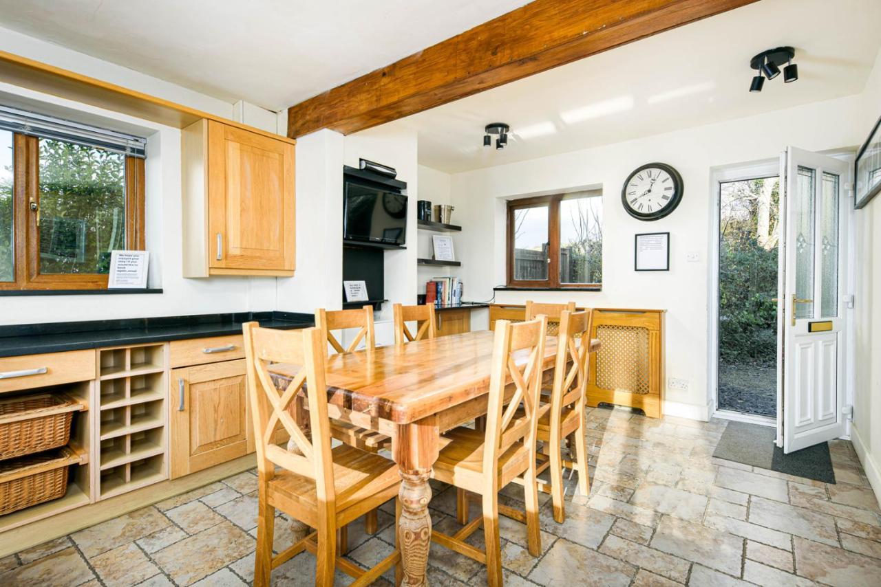 הוילה בריסטול The West Barn Near Bath, Sleeps 24 And 2 Hot Tubs מראה חיצוני תמונה