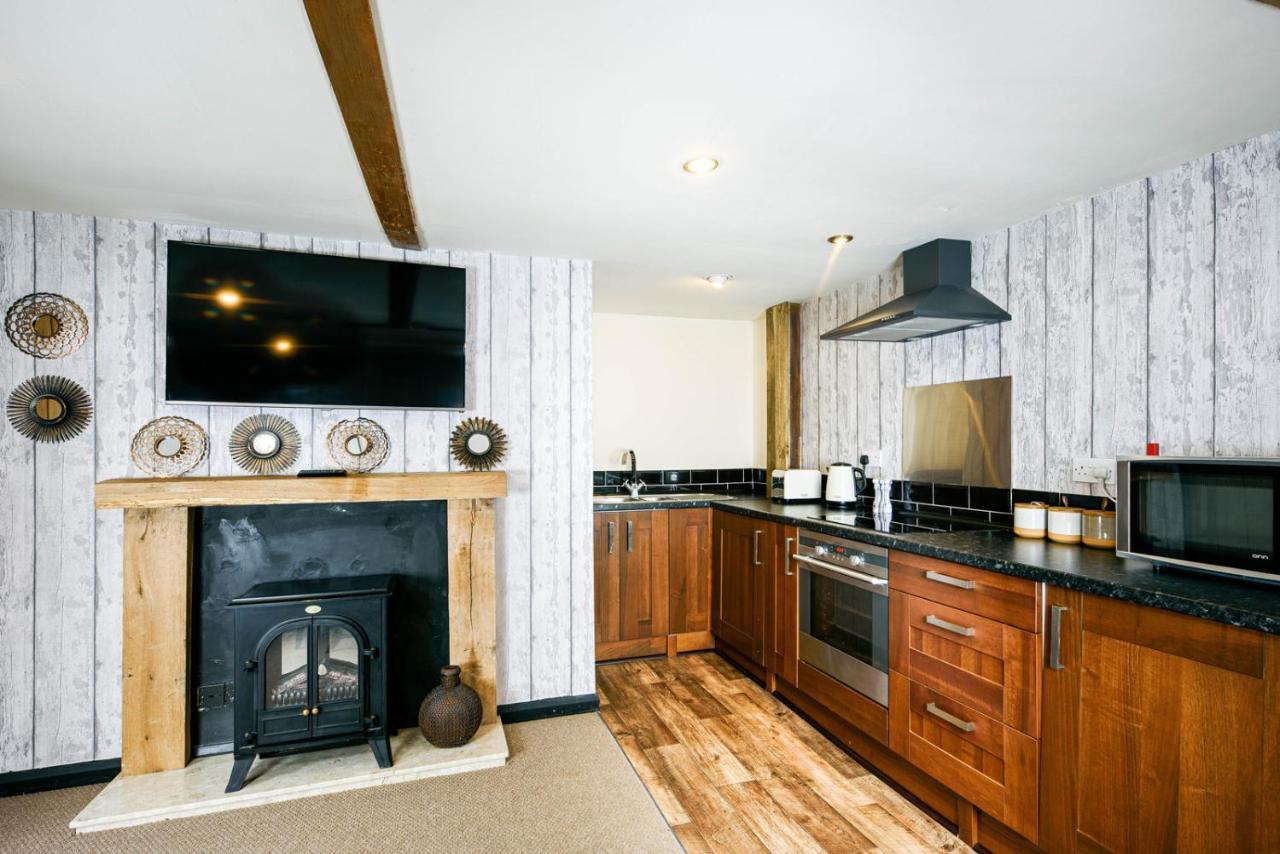 הוילה בריסטול The West Barn Near Bath, Sleeps 24 And 2 Hot Tubs מראה חיצוני תמונה