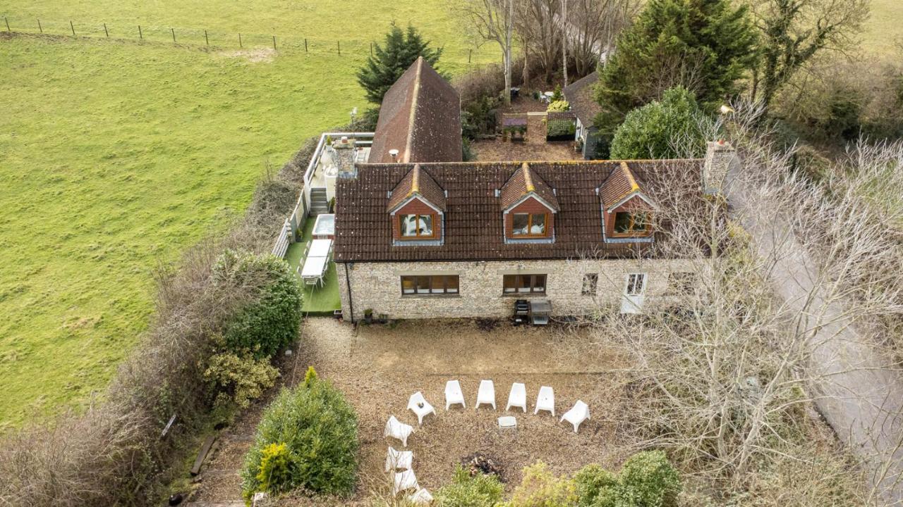 הוילה בריסטול The West Barn Near Bath, Sleeps 24 And 2 Hot Tubs מראה חיצוני תמונה