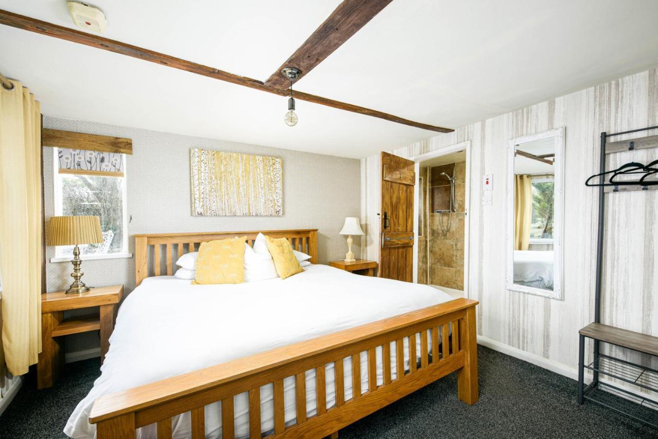 הוילה בריסטול The West Barn Near Bath, Sleeps 24 And 2 Hot Tubs מראה חיצוני תמונה