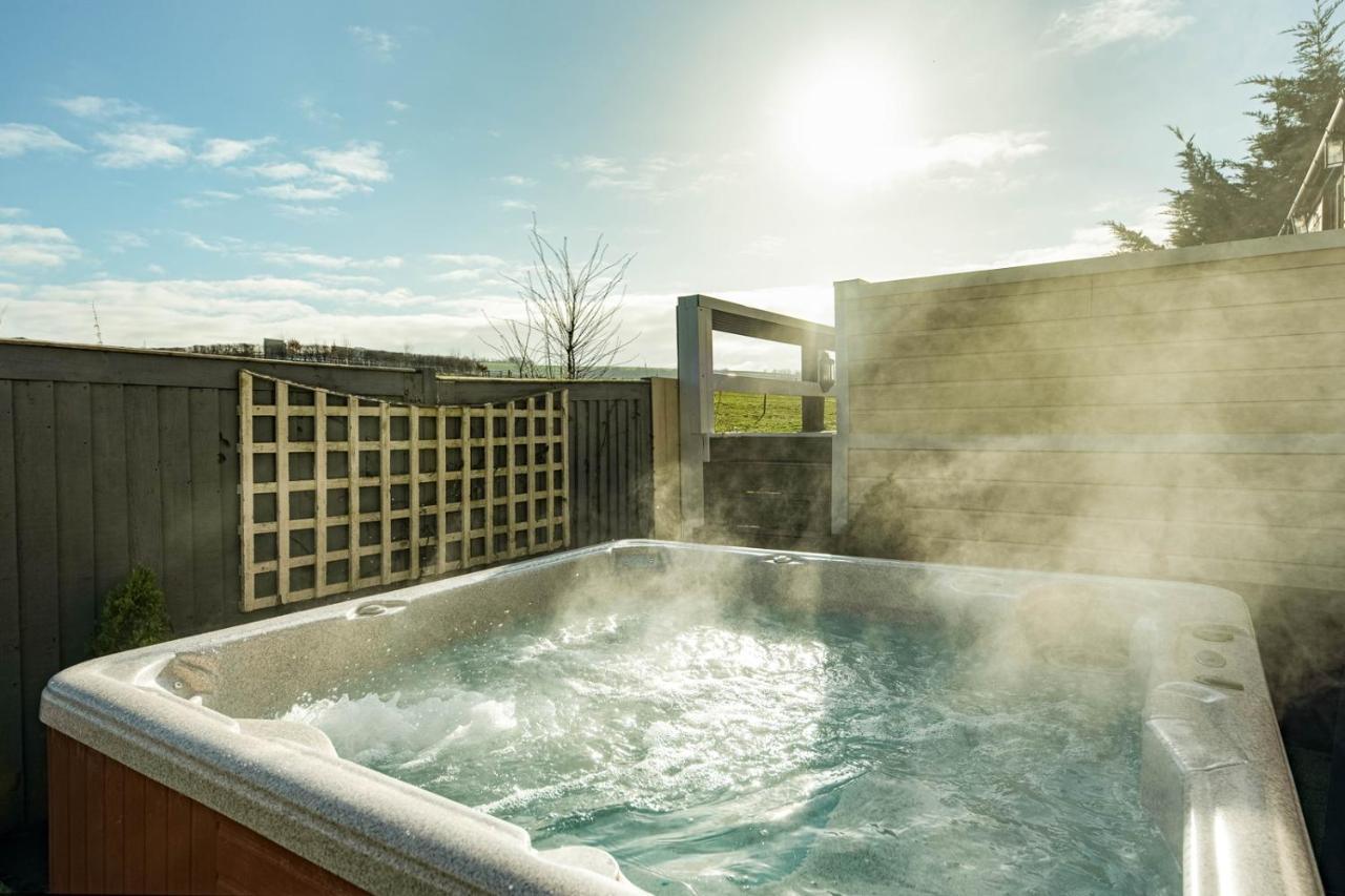 הוילה בריסטול The West Barn Near Bath, Sleeps 24 And 2 Hot Tubs מראה חיצוני תמונה
