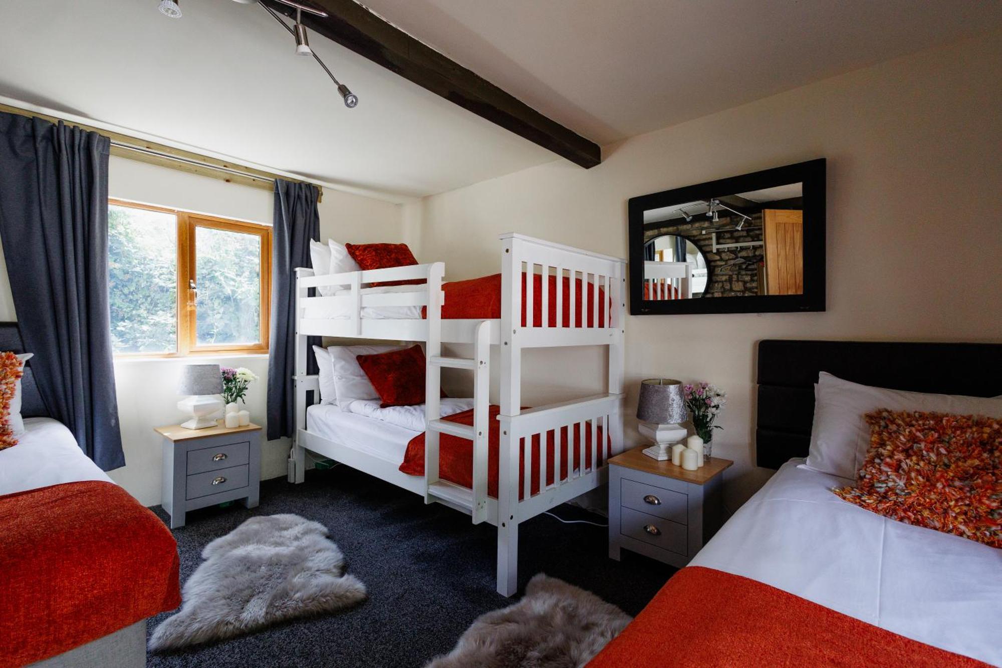 הוילה בריסטול The West Barn Near Bath, Sleeps 24 And 2 Hot Tubs מראה חיצוני תמונה