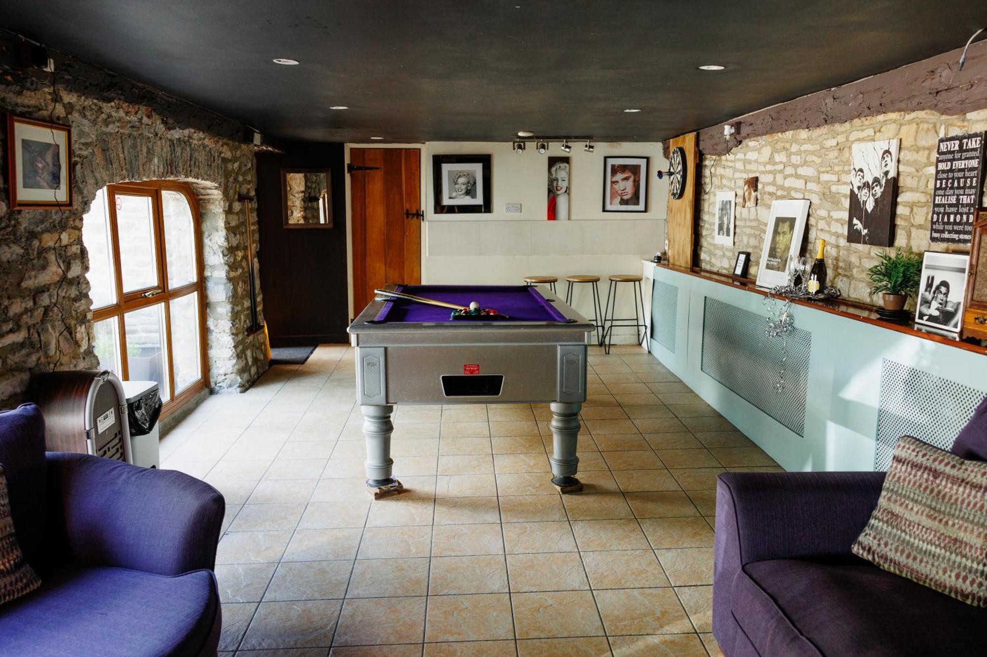 הוילה בריסטול The West Barn Near Bath, Sleeps 24 And 2 Hot Tubs מראה חיצוני תמונה