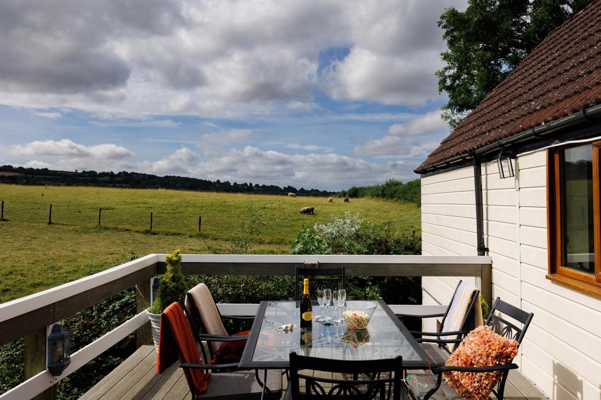 הוילה בריסטול The West Barn Near Bath, Sleeps 24 And 2 Hot Tubs מראה חיצוני תמונה