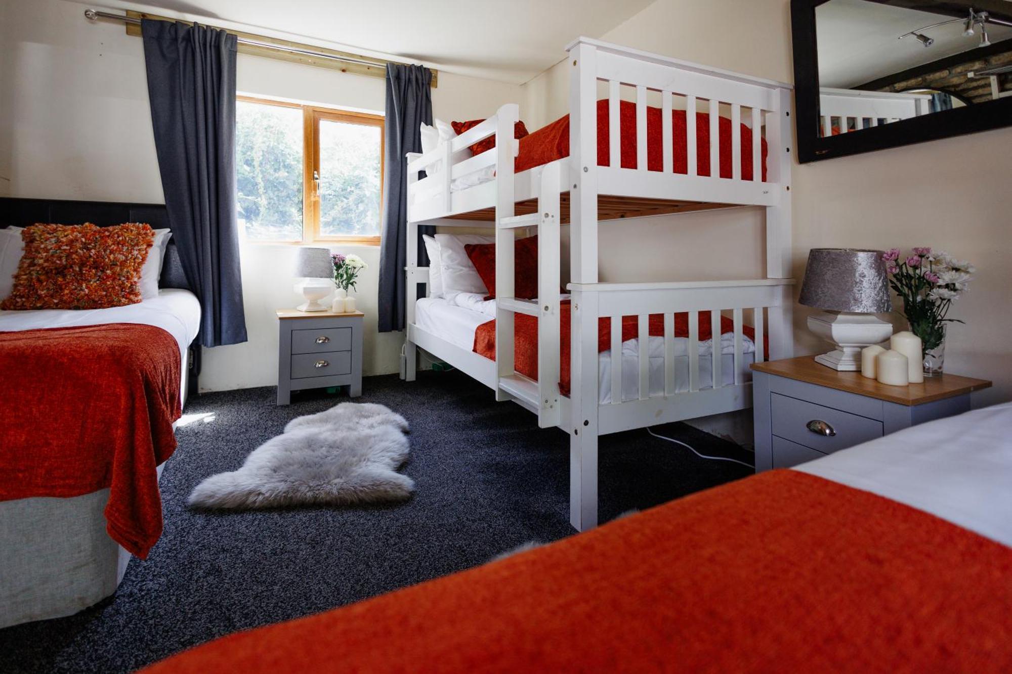 הוילה בריסטול The West Barn Near Bath, Sleeps 24 And 2 Hot Tubs מראה חיצוני תמונה