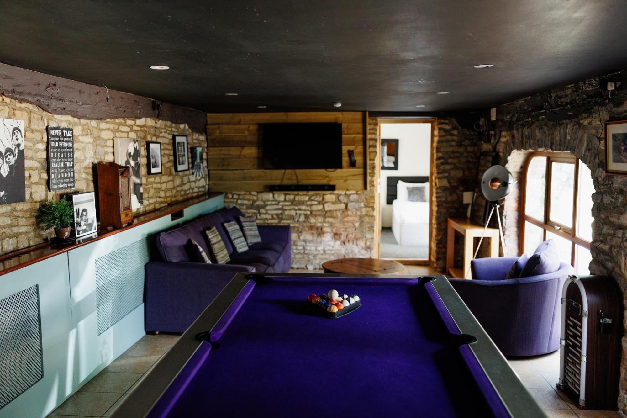הוילה בריסטול The West Barn Near Bath, Sleeps 24 And 2 Hot Tubs מראה חיצוני תמונה