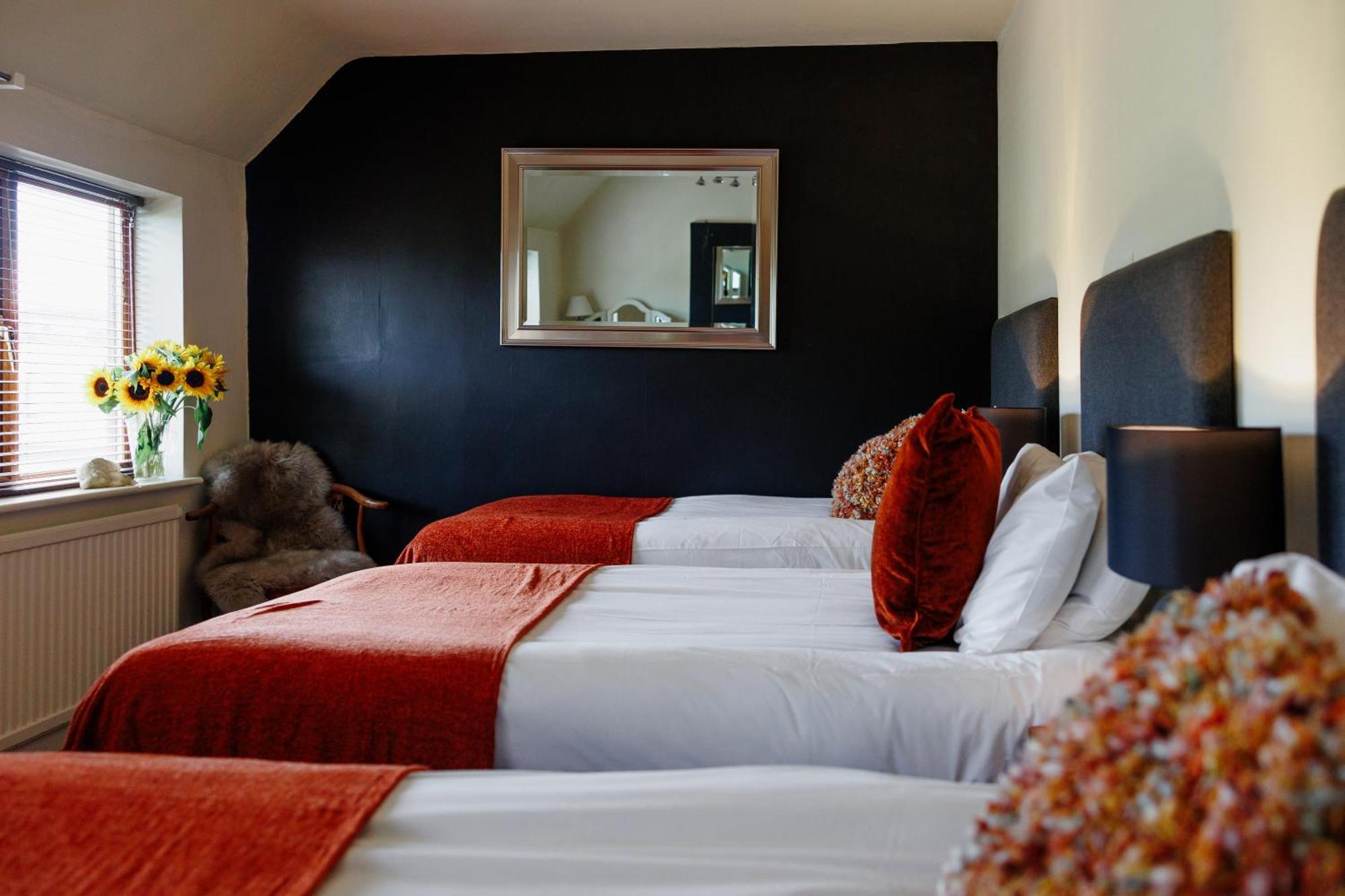 הוילה בריסטול The West Barn Near Bath, Sleeps 24 And 2 Hot Tubs מראה חיצוני תמונה