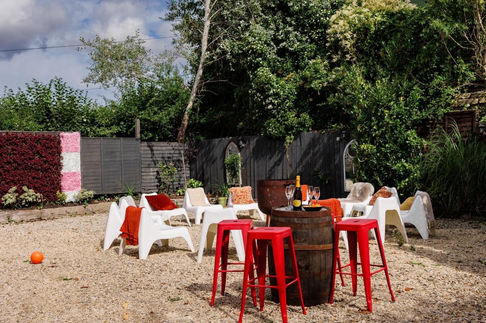 הוילה בריסטול The West Barn Near Bath, Sleeps 24 And 2 Hot Tubs מראה חיצוני תמונה