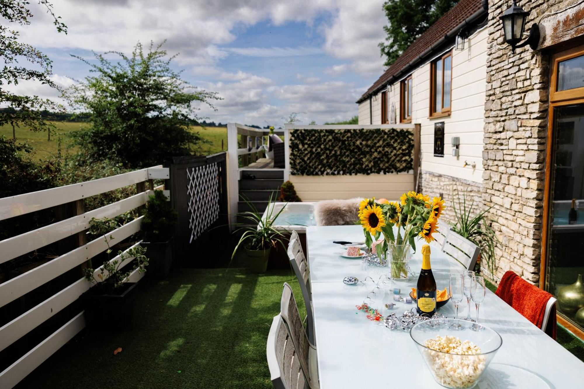 הוילה בריסטול The West Barn Near Bath, Sleeps 24 And 2 Hot Tubs מראה חיצוני תמונה
