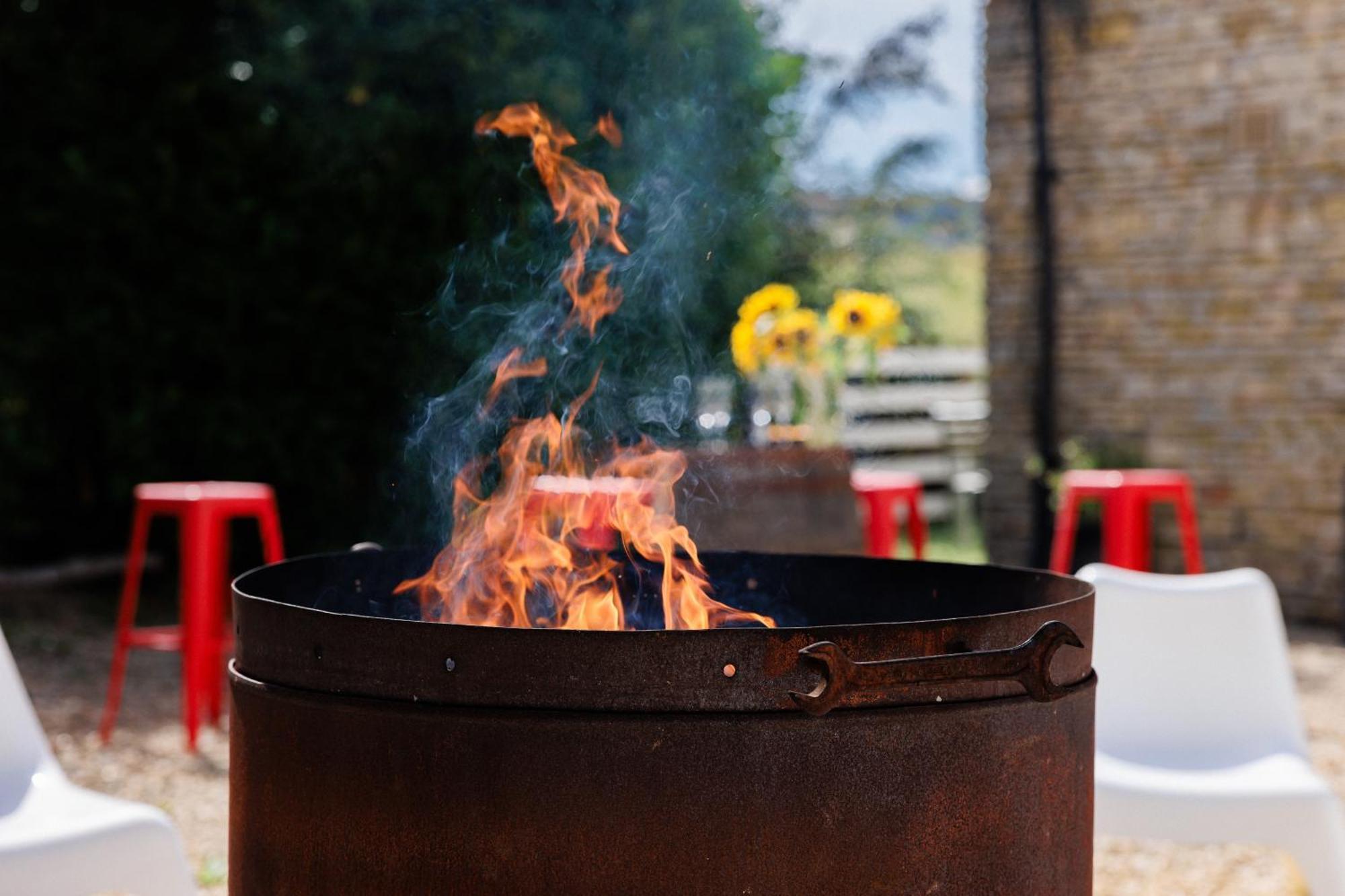 הוילה בריסטול The West Barn Near Bath, Sleeps 24 And 2 Hot Tubs מראה חיצוני תמונה