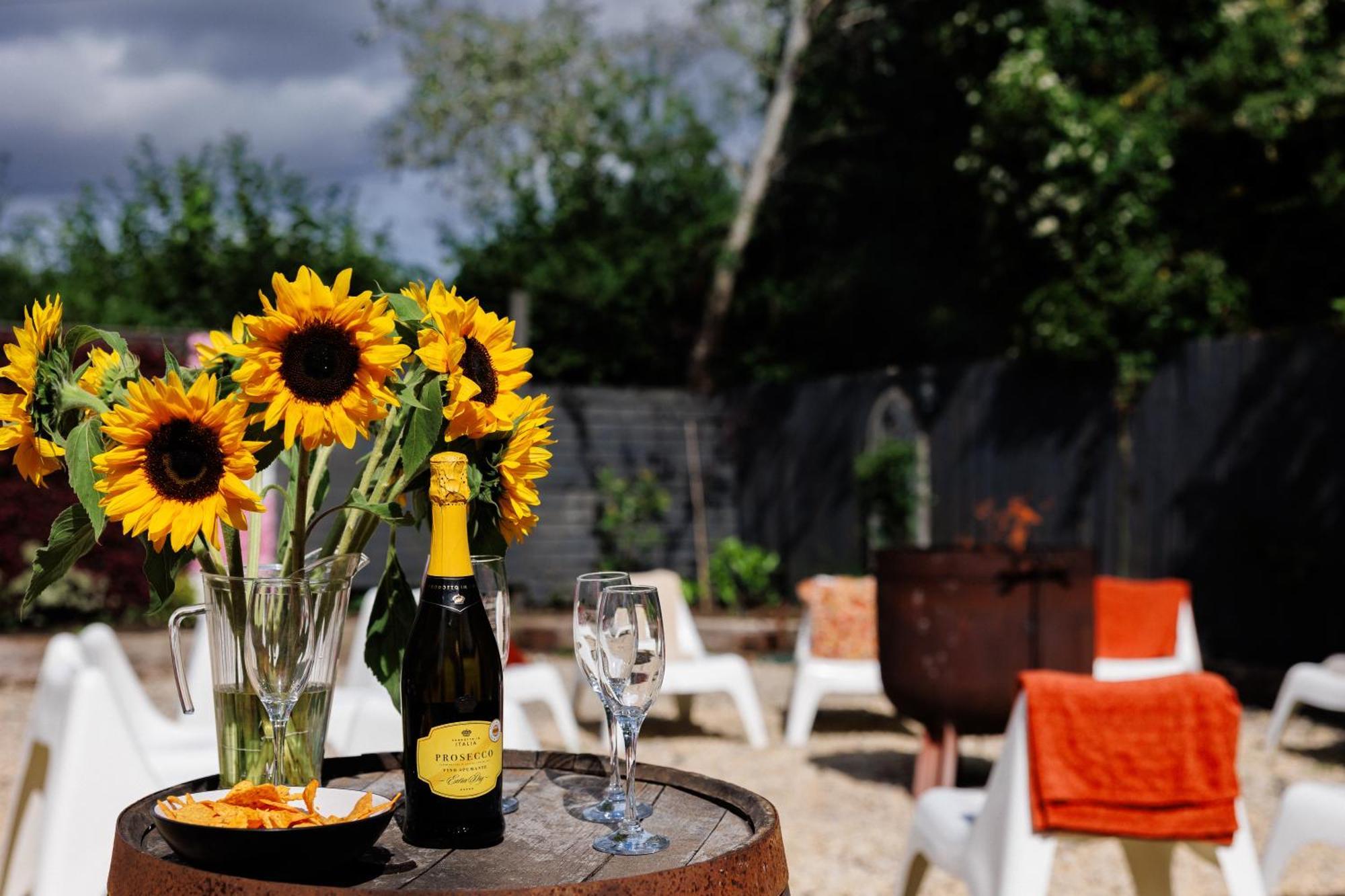 הוילה בריסטול The West Barn Near Bath, Sleeps 24 And 2 Hot Tubs מראה חיצוני תמונה
