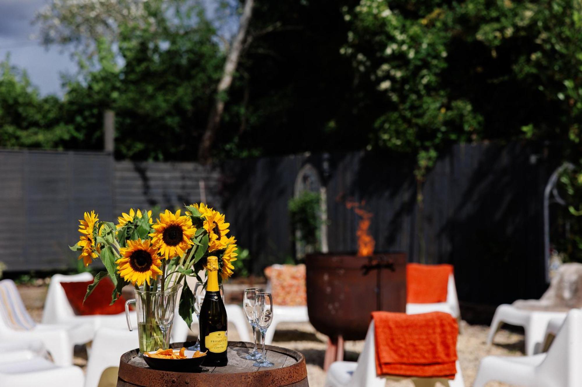 הוילה בריסטול The West Barn Near Bath, Sleeps 24 And 2 Hot Tubs מראה חיצוני תמונה
